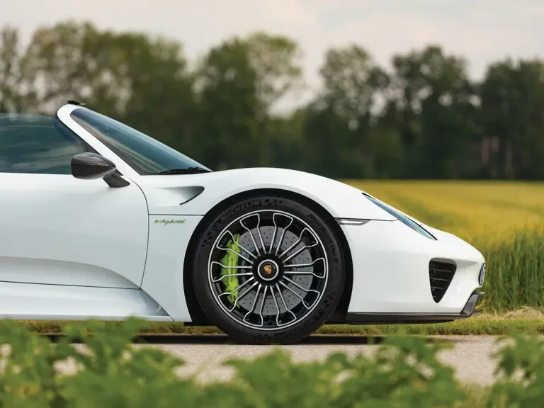 2015 Porsche 918 Spyder - Image 24 of 31