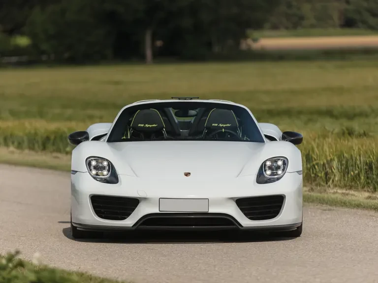 2015 Porsche 918 Spyder - Image 9 of 31