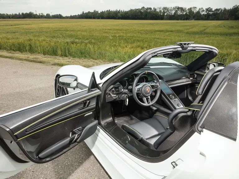 2015 Porsche 918 Spyder - Image 12 of 31