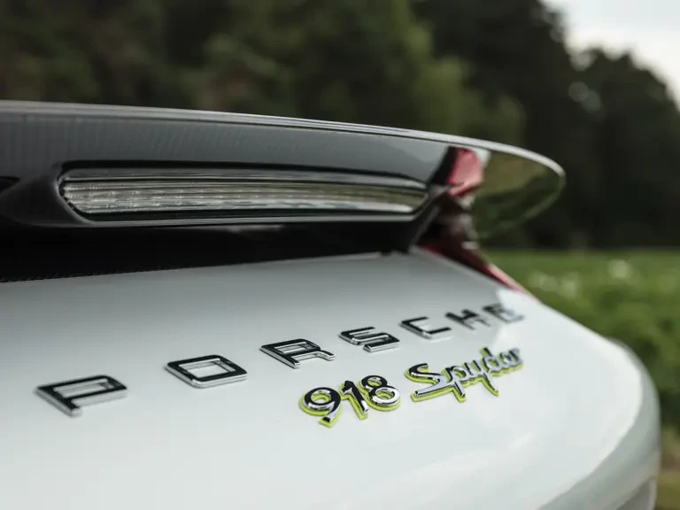 2015 Porsche 918 Spyder - Image 7 of 31