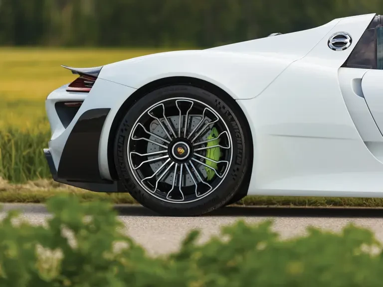2015 Porsche 918 Spyder - Image 23 of 31