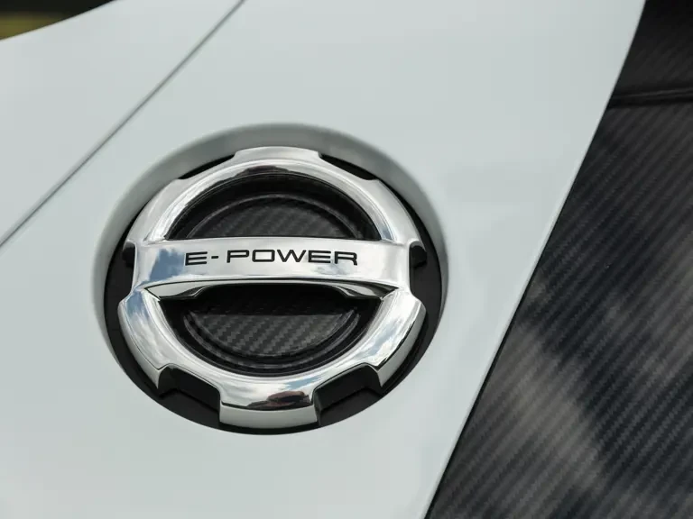 2015 Porsche 918 Spyder - Image 30 of 31