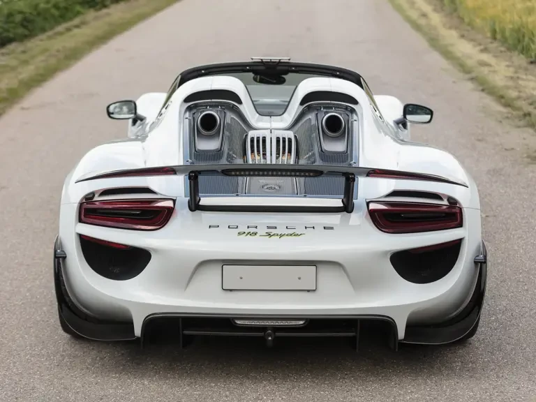 2015 Porsche 918 Spyder - Image 10 of 31