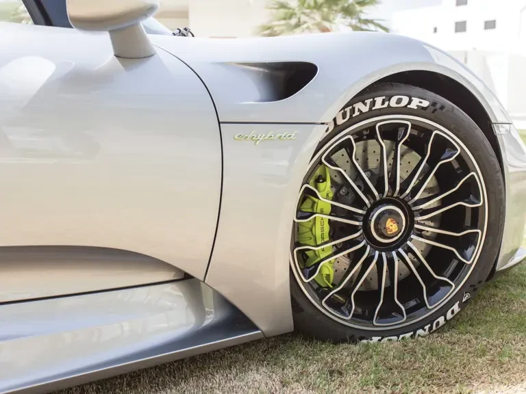 2015 Porsche 918 Spyder - Image 20 of 31