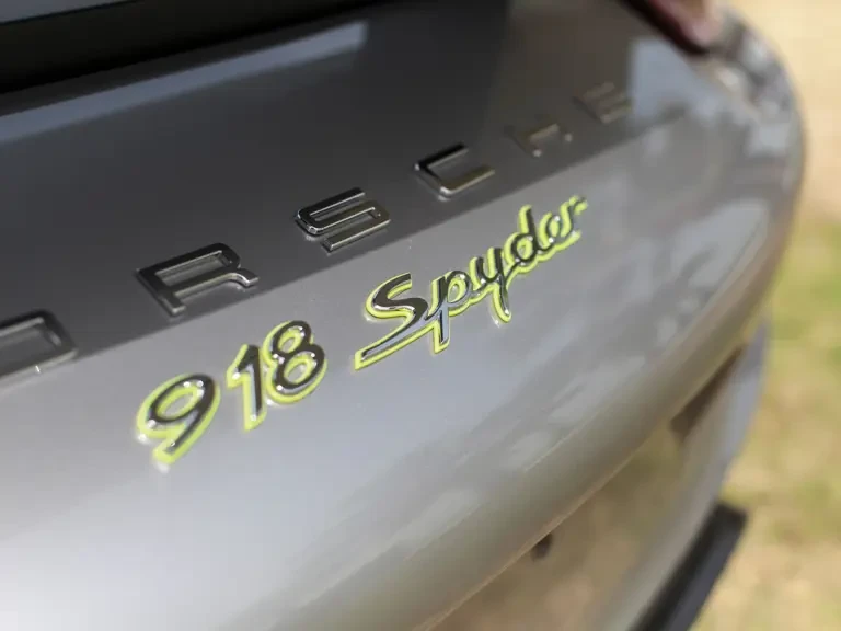 2015 Porsche 918 Spyder - Image 8 of 31
