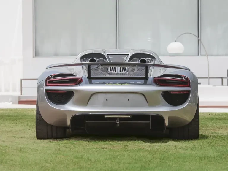 2015 Porsche 918 Spyder - Image 11 of 31