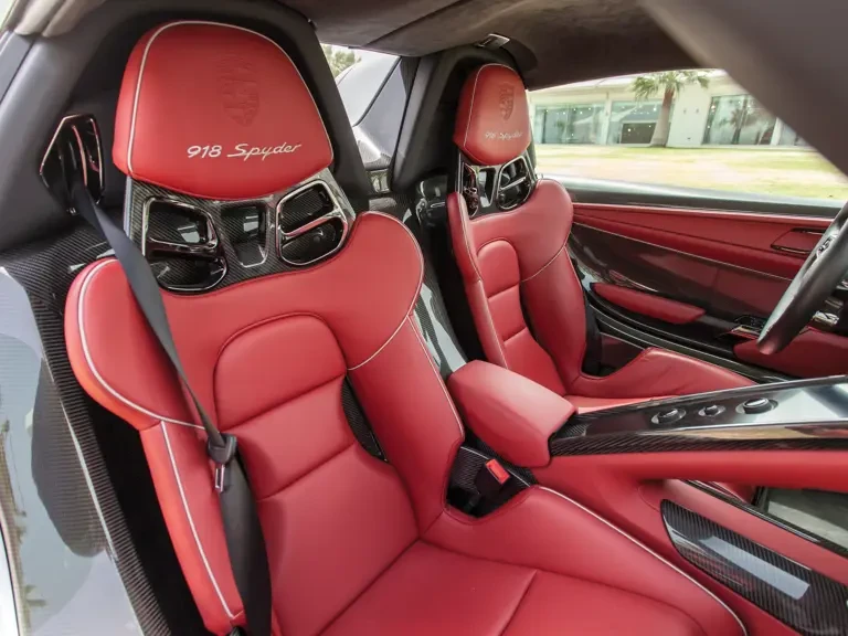 2015 Porsche 918 Spyder - Image 16 of 31