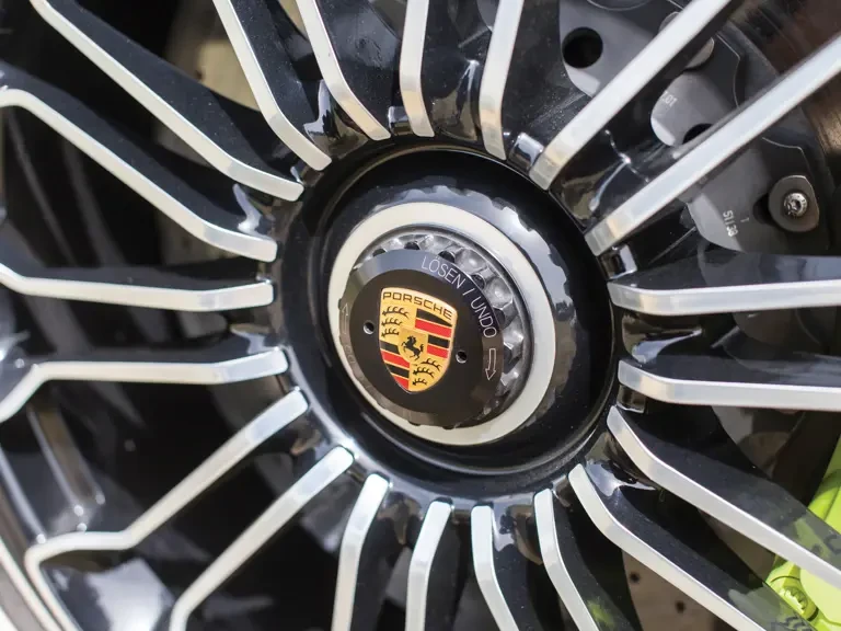 2015 Porsche 918 Spyder - Image 22 of 31