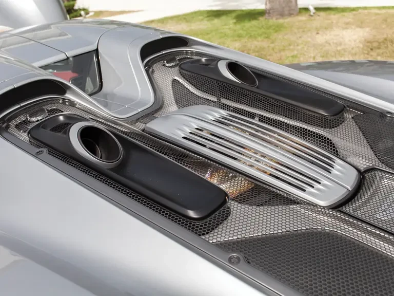 2015 Porsche 918 Spyder - Image 28 of 31