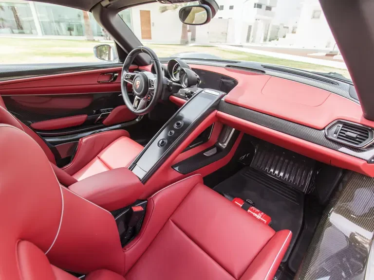 2015 Porsche 918 Spyder - Image 12 of 31