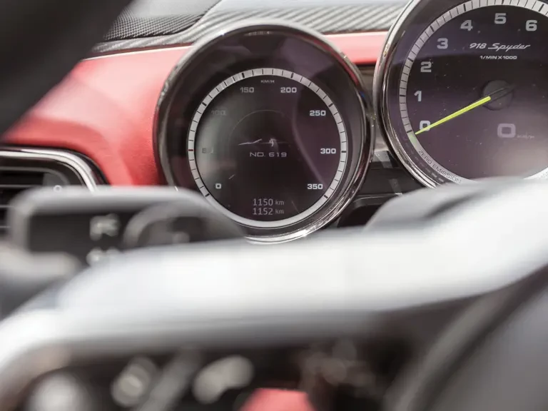 2015 Porsche 918 Spyder - Image 15 of 31