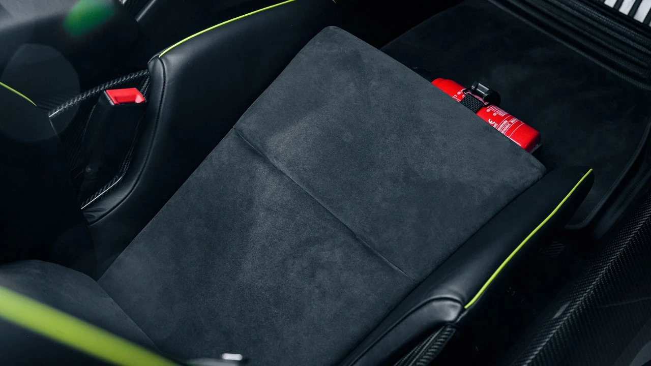 2015 Porsche 918 Spyder - Image 28 of 31