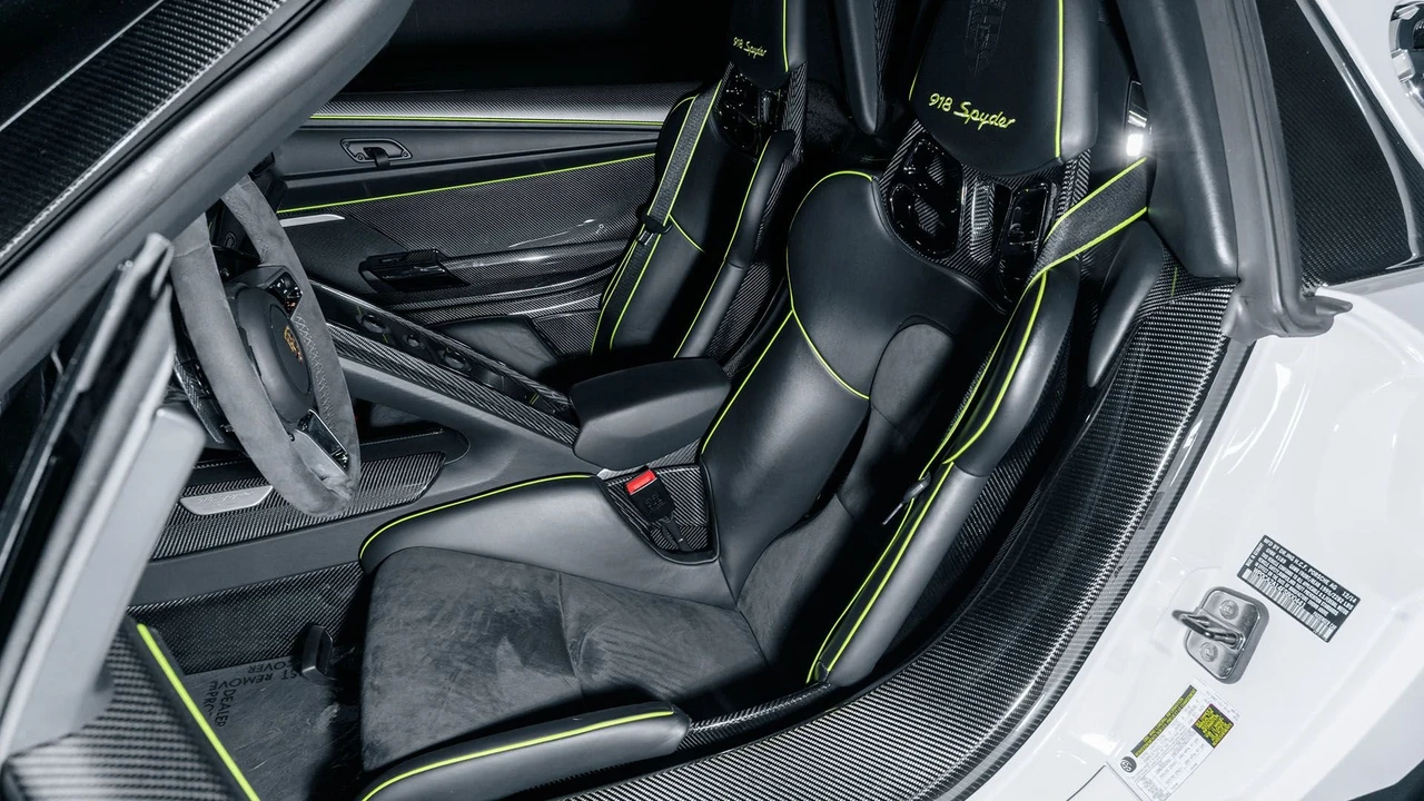 2015 Porsche 918 Spyder - Image 21 of 31