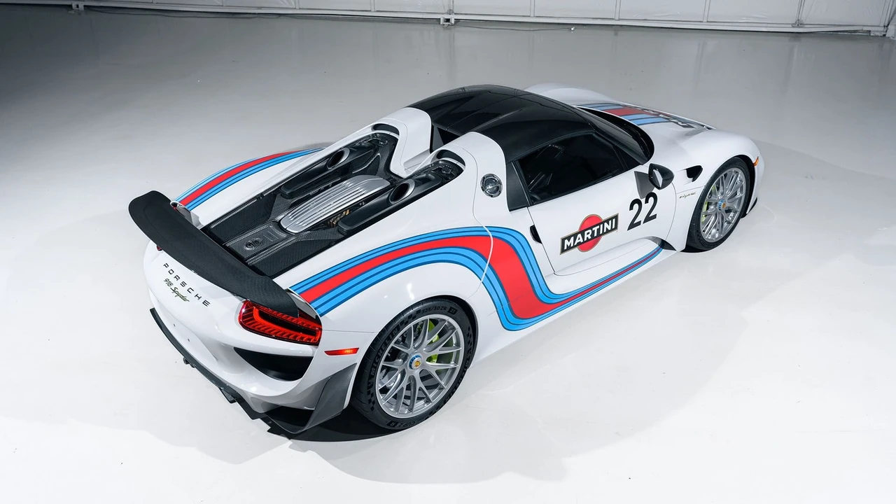 2015 Porsche 918 Spyder - Image 13 of 31