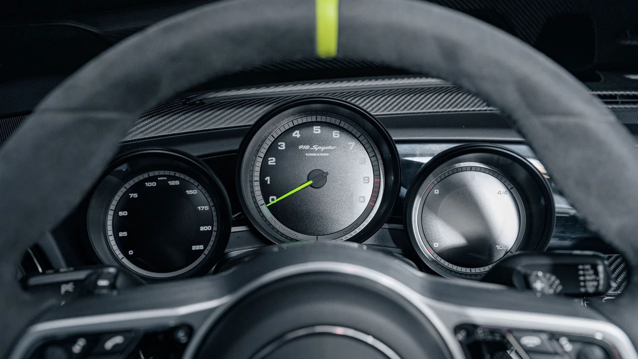 2015 Porsche 918 Spyder - Image 23 of 31