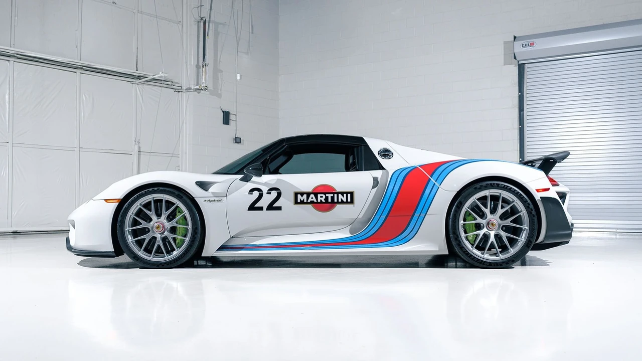 2015 Porsche 918 Spyder - Image 6 of 31