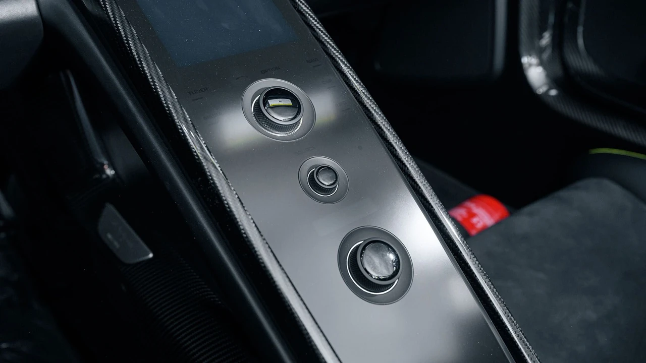 2015 Porsche 918 Spyder - Image 27 of 31