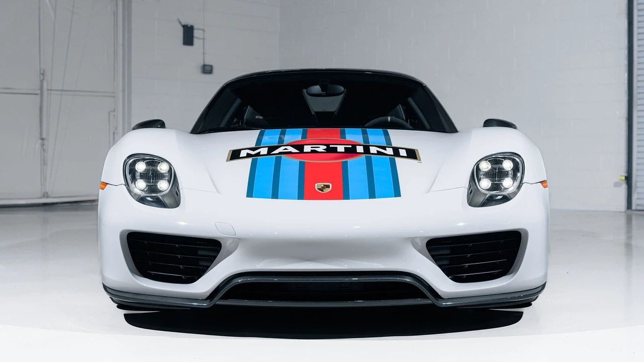2015 Porsche 918 Spyder - Image 2 of 31