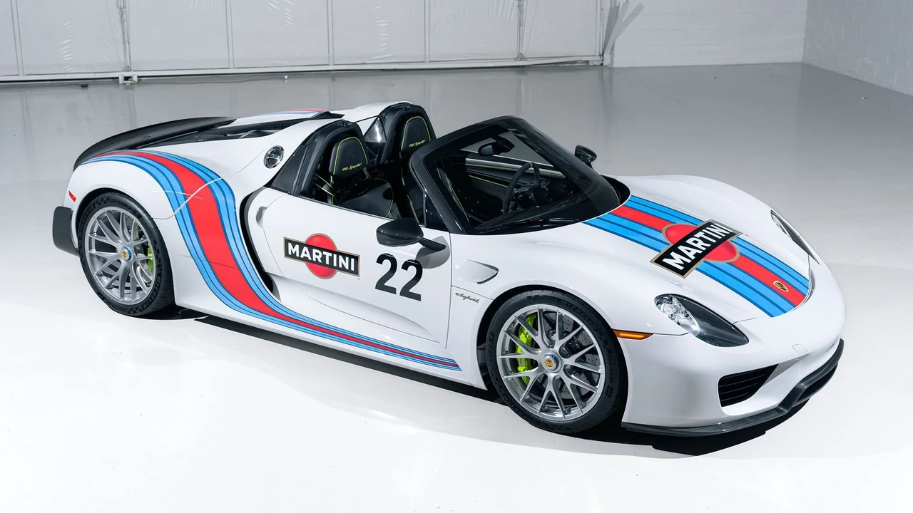 2015 Porsche 918 Spyder - Image 9 of 31