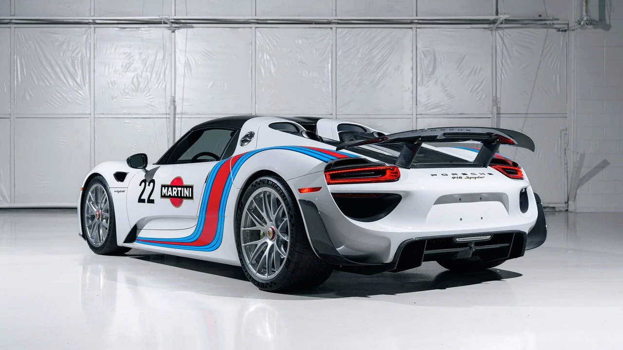 2015 Porsche 918 Spyder - Image 5 of 31