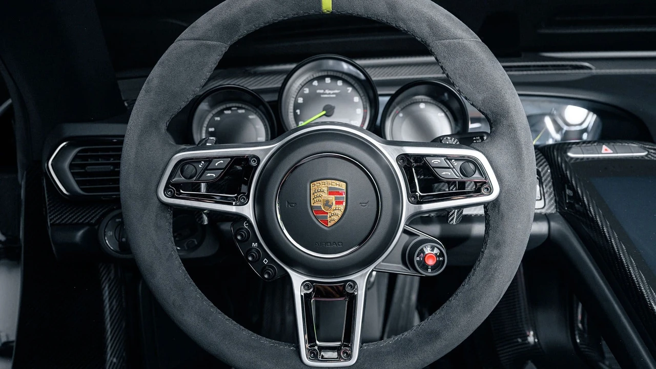 2015 Porsche 918 Spyder - Image 24 of 31