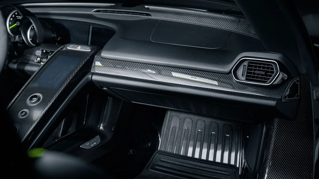 2015 Porsche 918 Spyder - Image 25 of 31