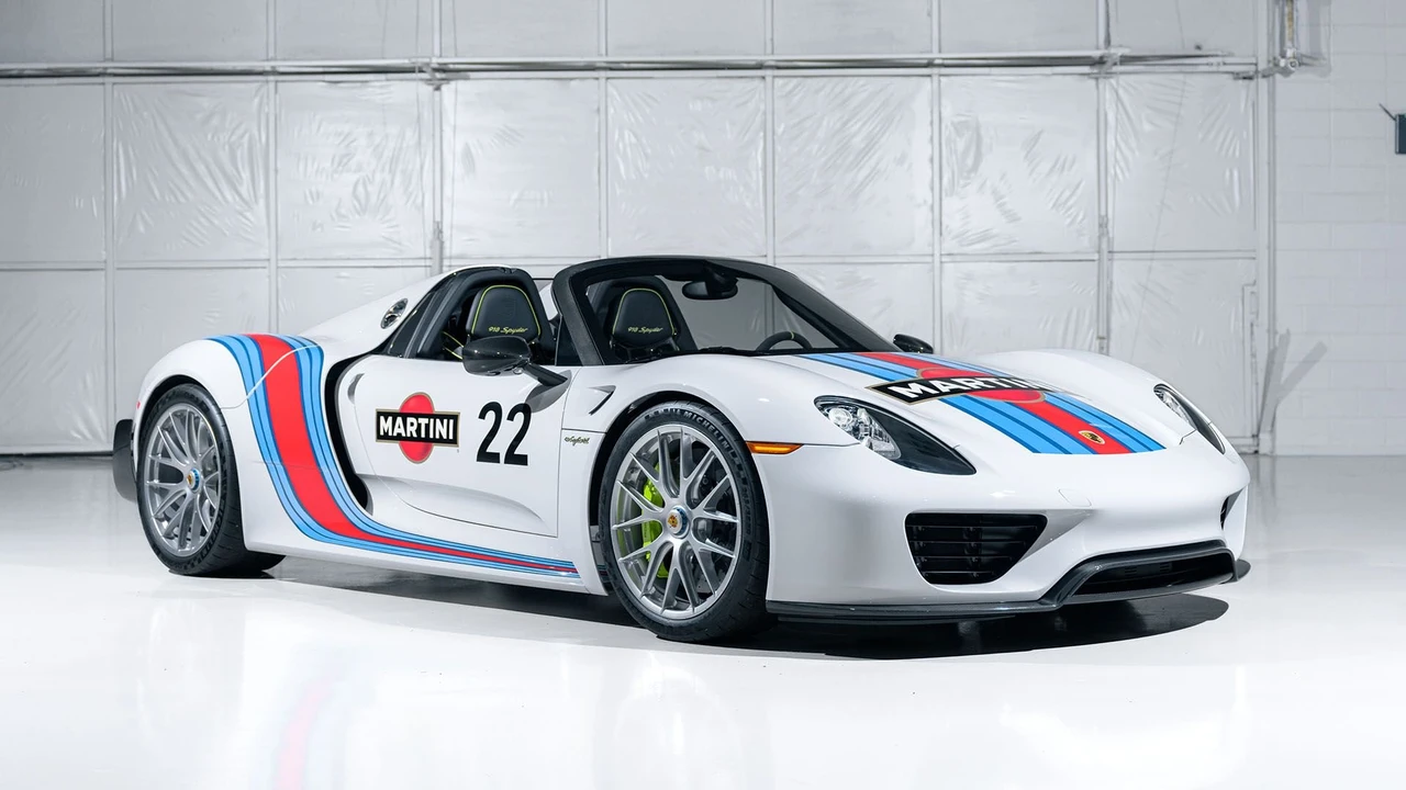 2015 Porsche 918 Spyder - Image 10 of 31