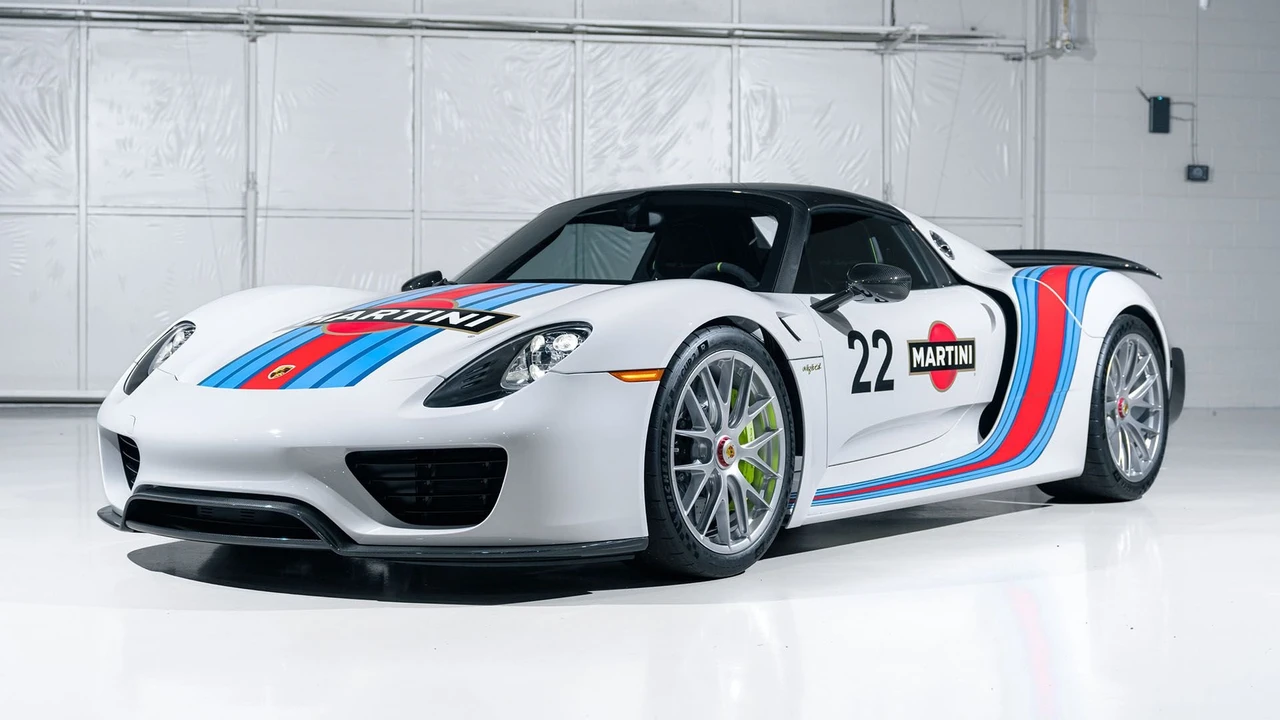 2015 Porsche 918 Spyder - Image 3 of 31