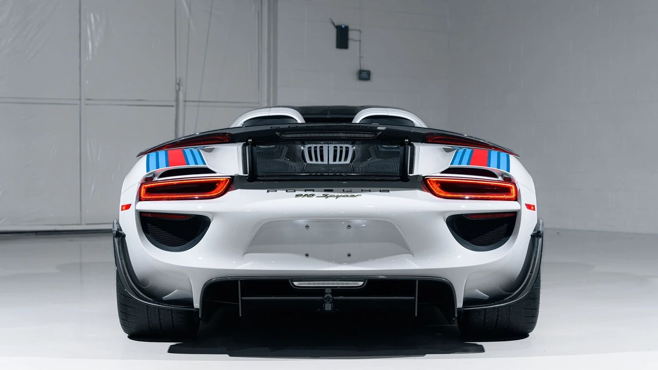 2015 Porsche 918 Spyder - Image 4 of 31