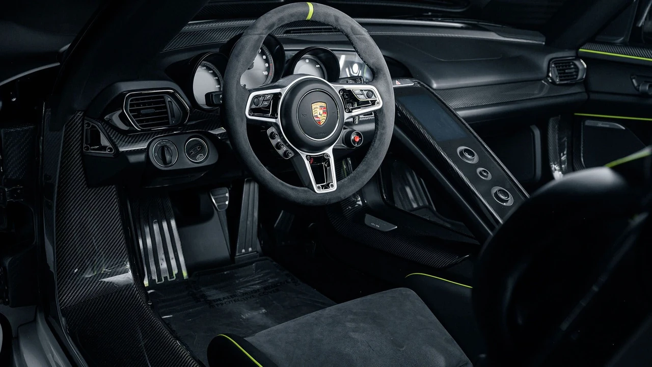 2015 Porsche 918 Spyder - Image 7 of 31