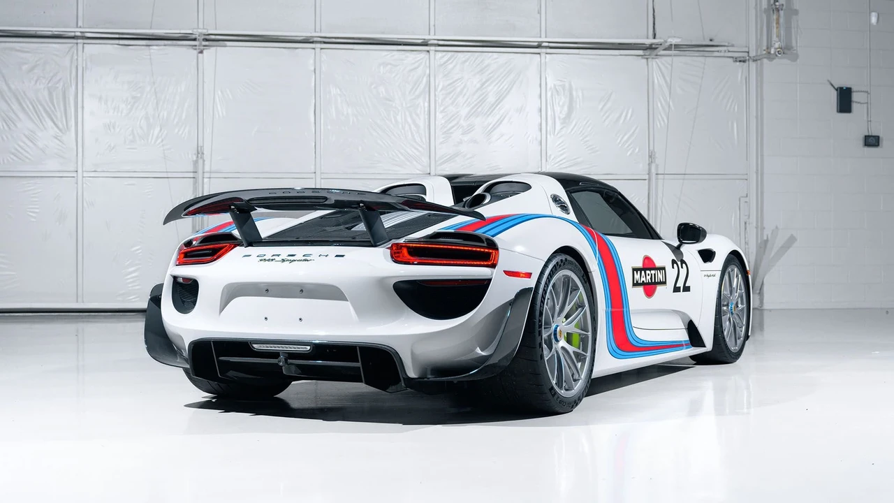 2015 Porsche 918 Spyder - Image 12 of 31