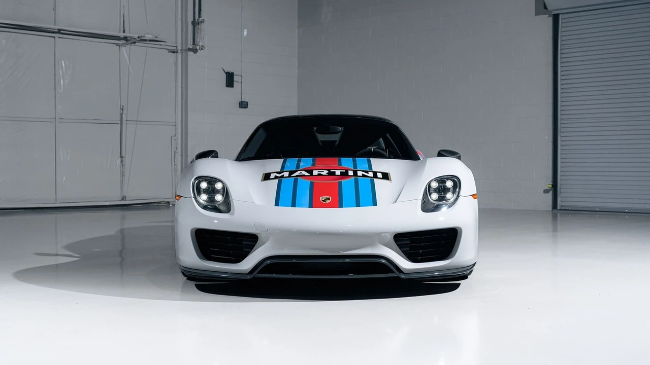 2015 Porsche 918 Spyder - Image 11 of 31