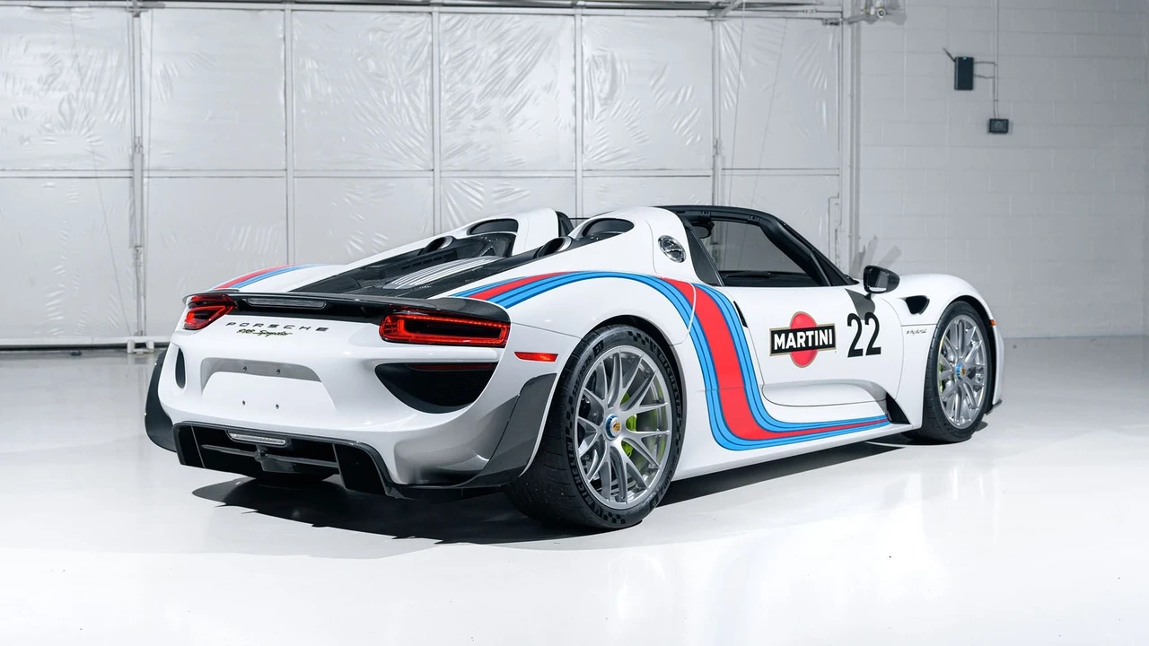 2015 Porsche 918 Spyder - Image 16 of 31