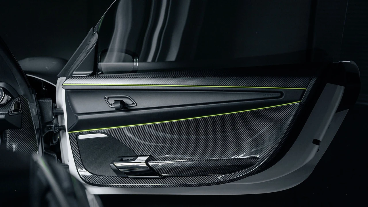 2015 Porsche 918 Spyder - Image 19 of 31