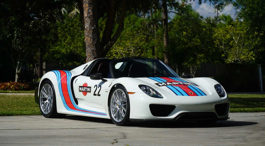 2015 Porsche 918 Spyder - Image 11 of 31