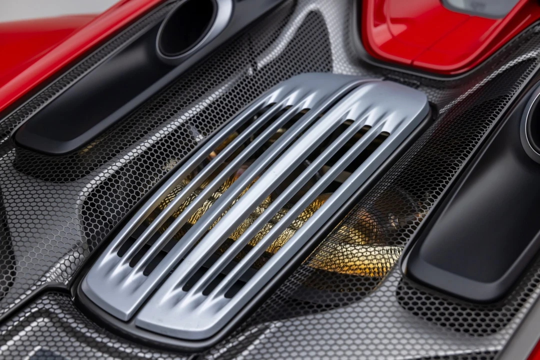 2015 Porsche 918 Spyder - Image 30 of 31