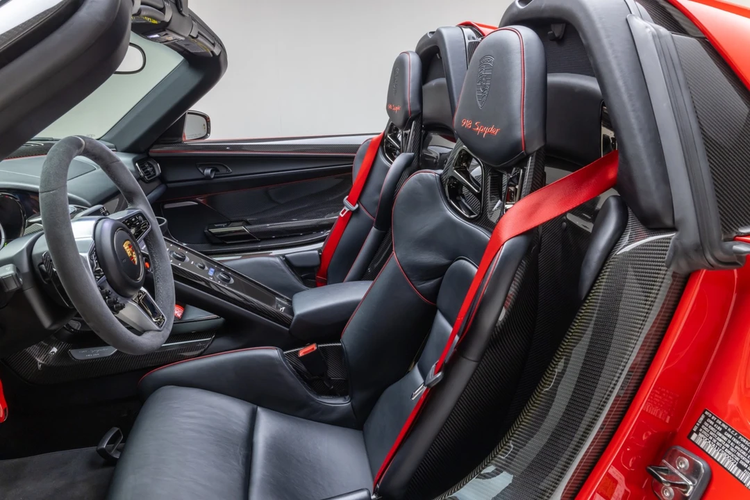 2015 Porsche 918 Spyder - Image 16 of 31
