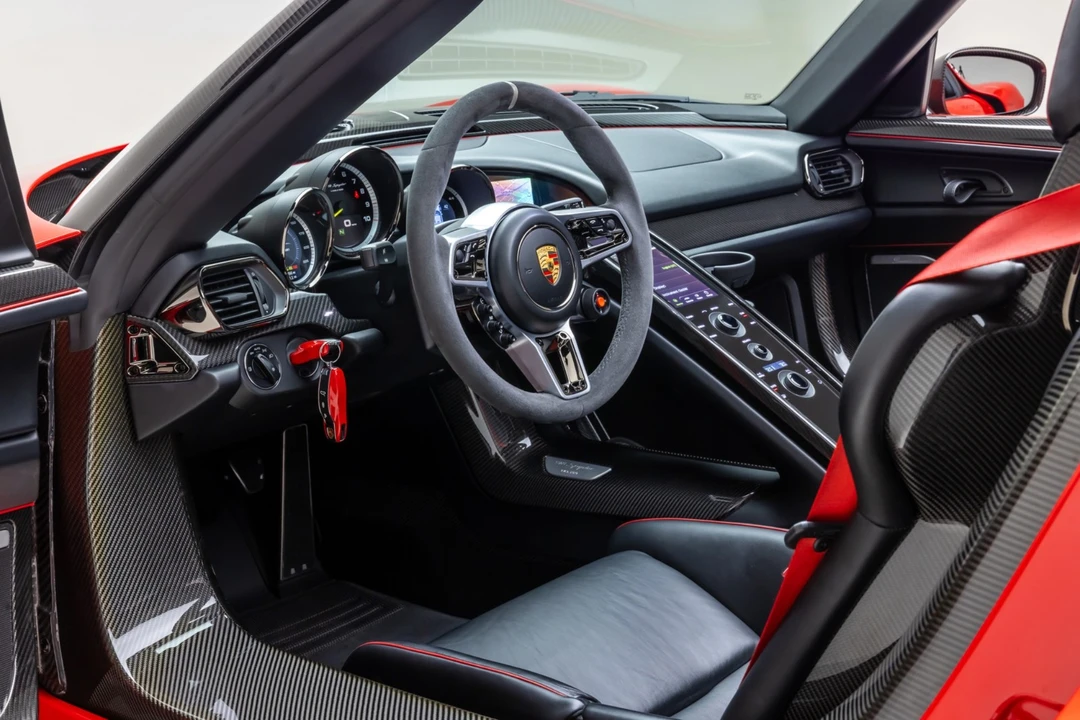 2015 Porsche 918 Spyder - Image 14 of 31