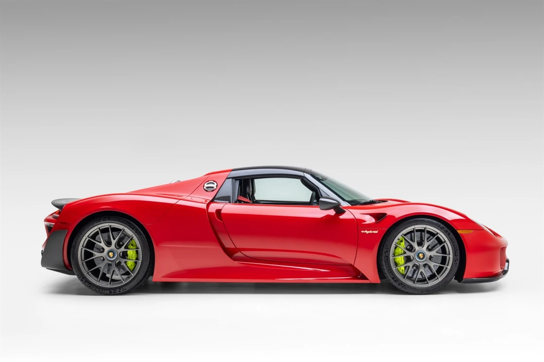 2015 Porsche 918 Spyder - Image 8 of 31