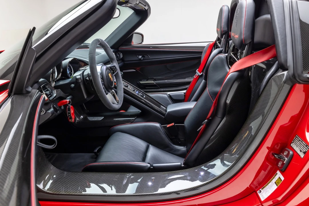 2015 Porsche 918 Spyder - Image 15 of 31
