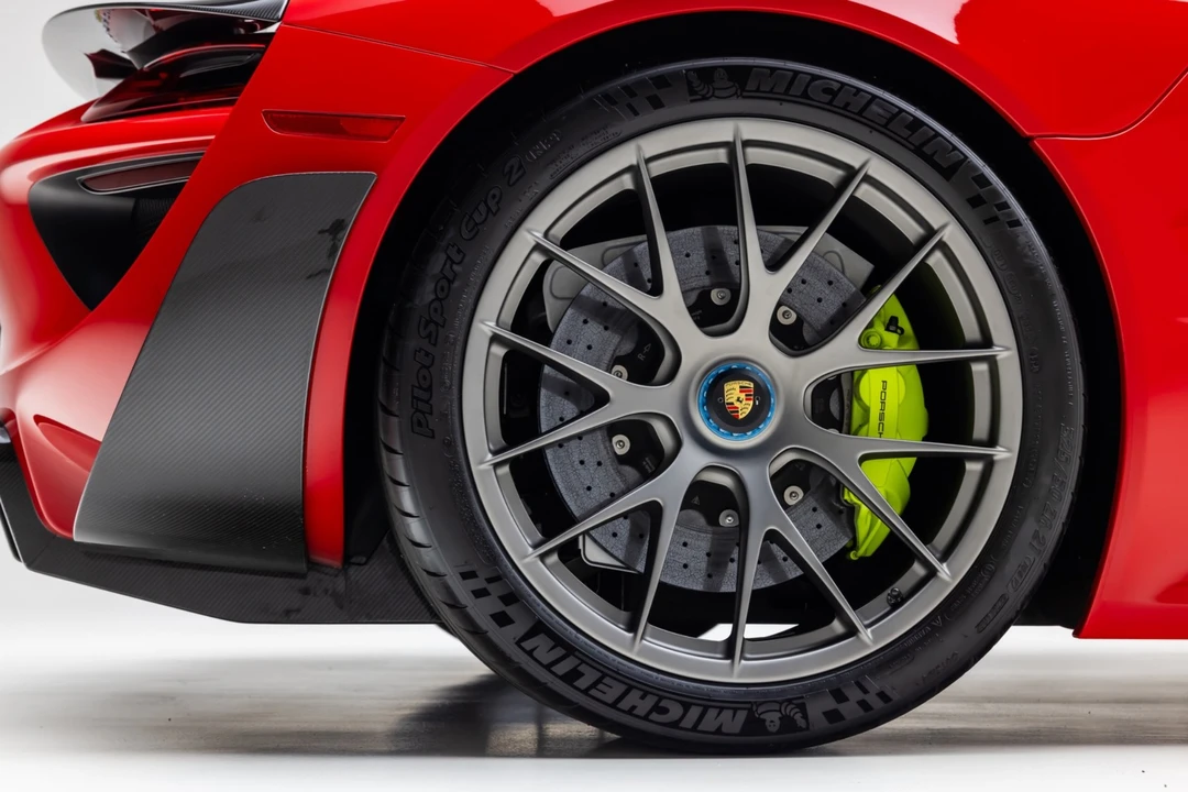 2015 Porsche 918 Spyder - Image 23 of 31