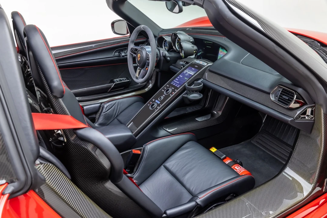 2015 Porsche 918 Spyder - Image 18 of 31