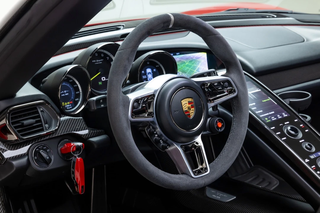2015 Porsche 918 Spyder - Image 13 of 31