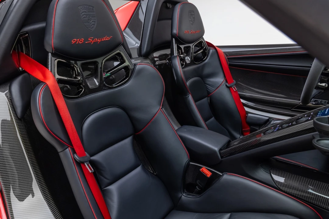 2015 Porsche 918 Spyder - Image 20 of 31