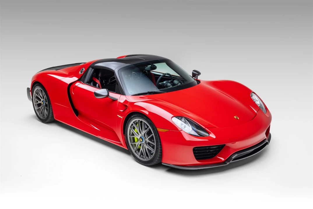 2015 Porsche 918 Spyder - Image 10 of 31
