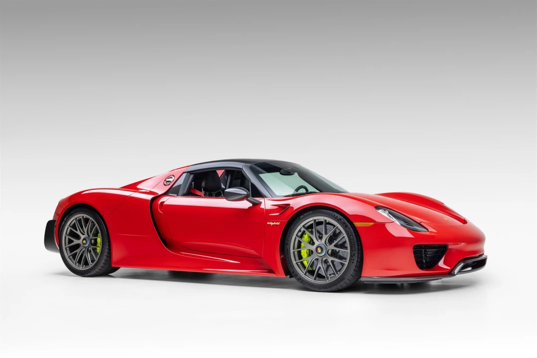 2015 Porsche 918 Spyder - Image 9 of 31
