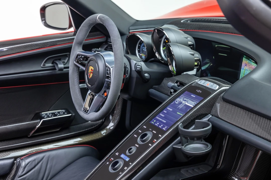 2015 Porsche 918 Spyder - Image 17 of 31
