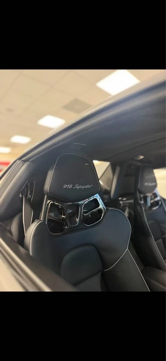 2015 Porsche 918 Spyder - Image 6 of 9