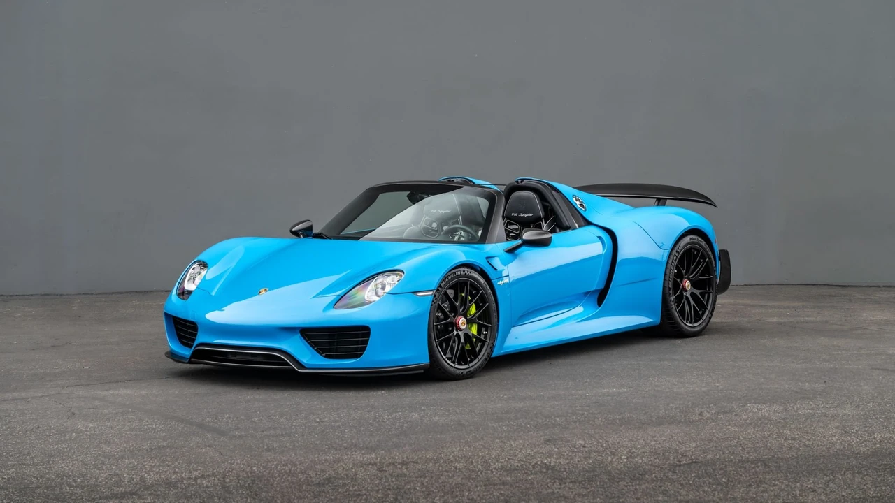 2015 Porsche 918 Spyder - Image 12 of 31