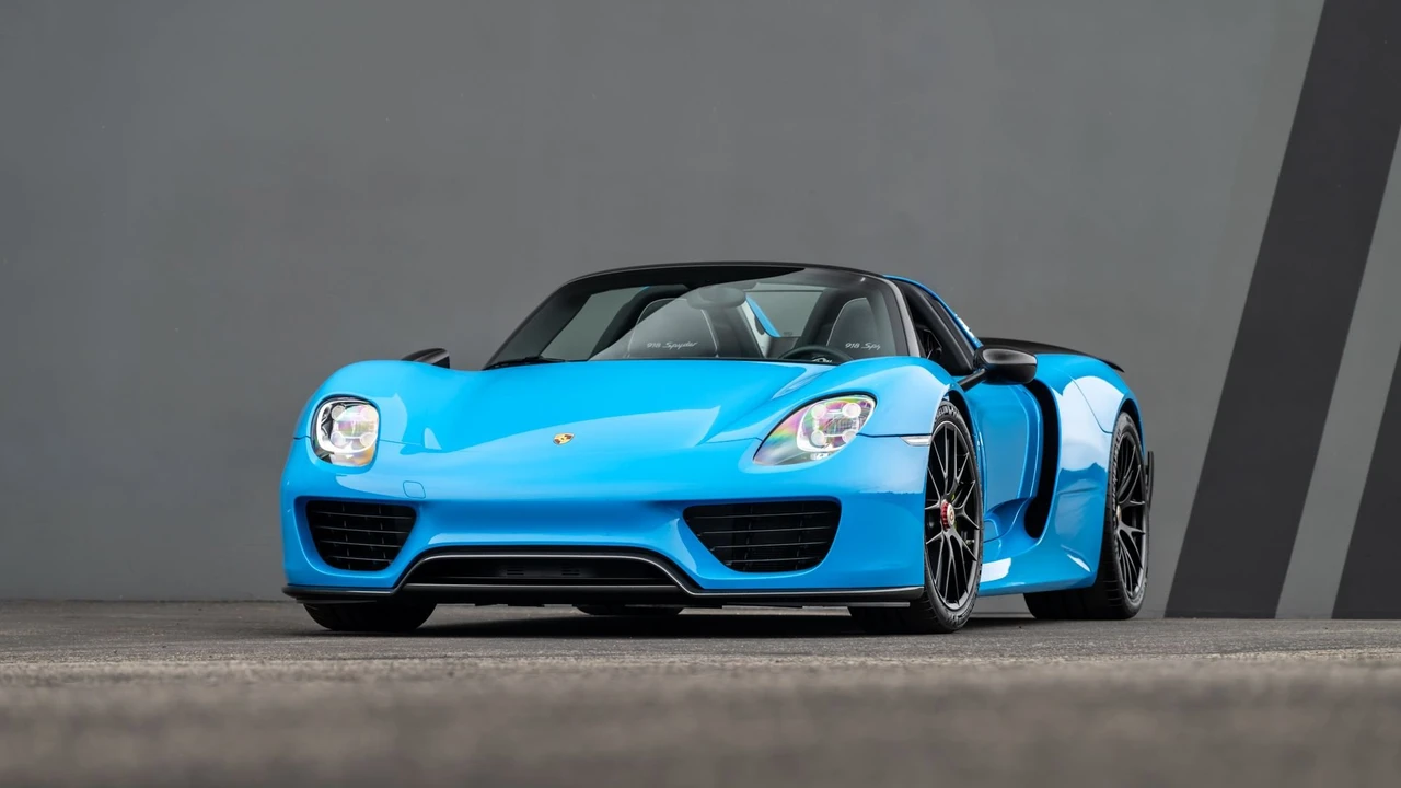 2015 Porsche 918 Spyder - Image 17 of 31